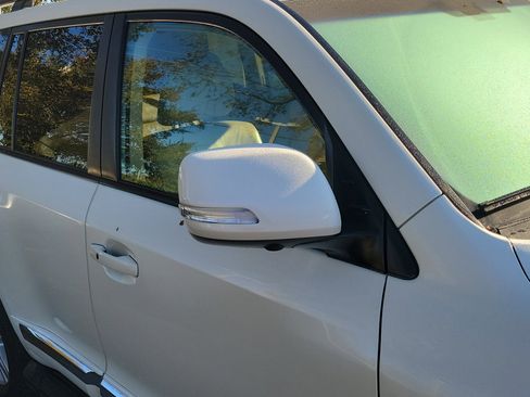 Used 2013 Toyota Land Cruiser image 11