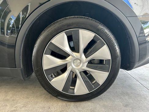 Used 2024 Tesla Model Y Long Range AWD/4WD image 14