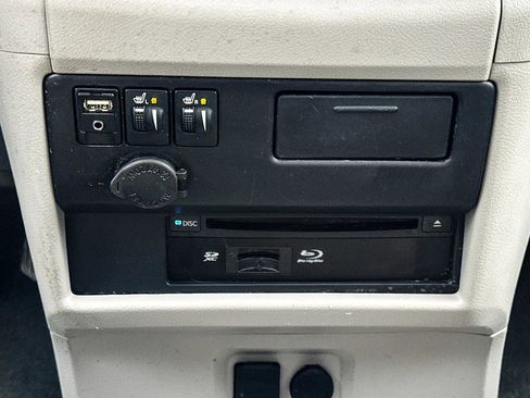 Used 2017 Toyota Sienna XLE Premium image 17