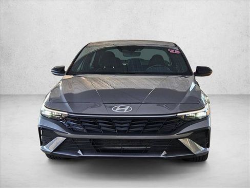 Used 2025 Hyundai Elantra Sport FWD image 2
