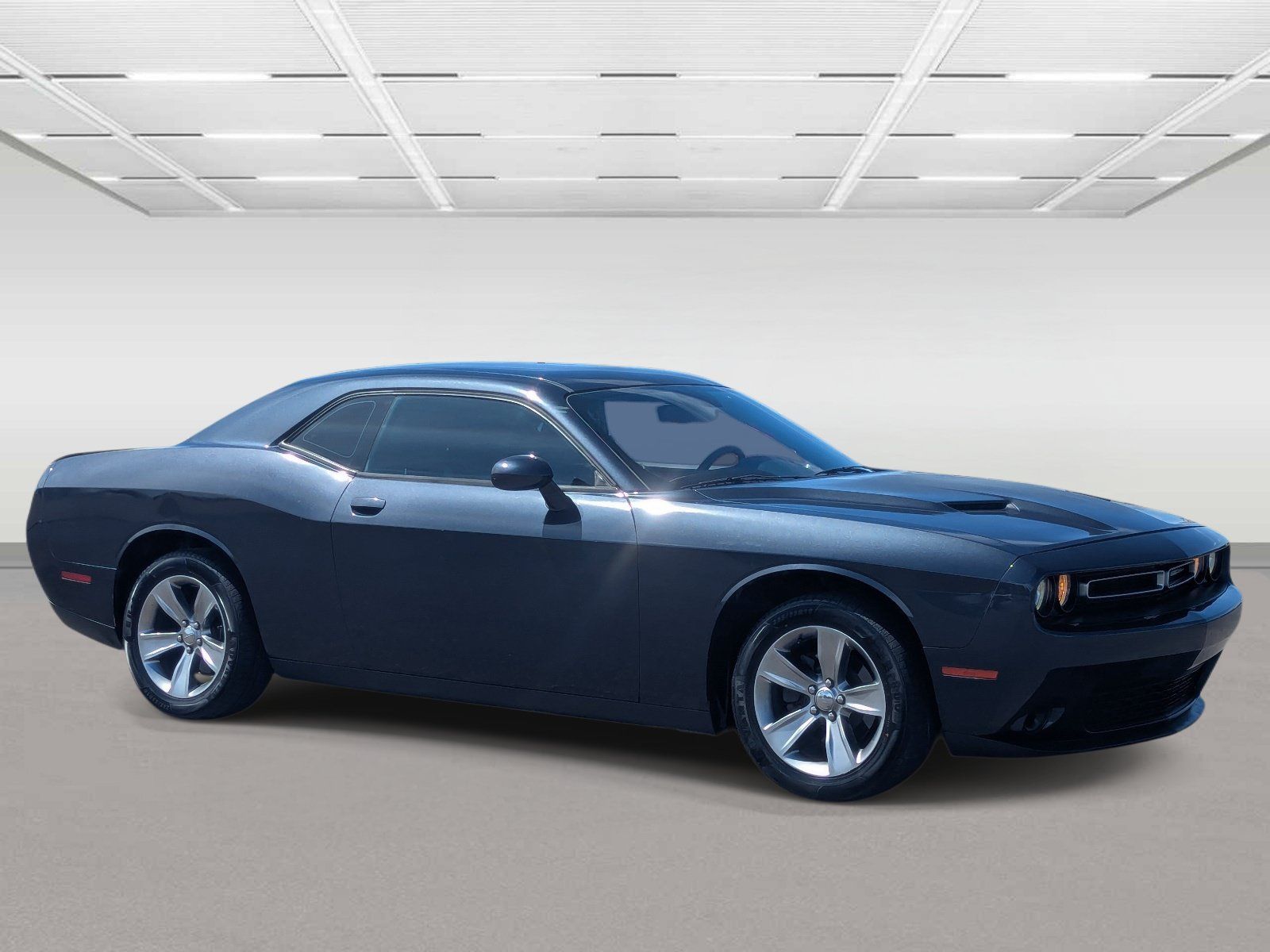 Used 2016 Dodge Challenger SXT RWD image 7