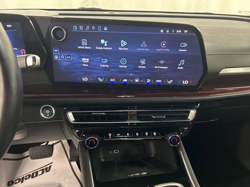 Used 2024 Chevrolet Traverse Z71 image 22