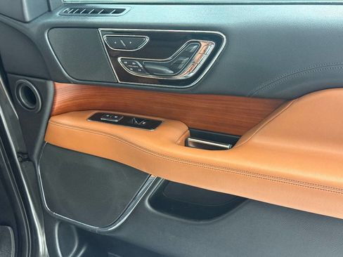 Used 2018 Lincoln Navigator Reserve w/ Technology Package image 28