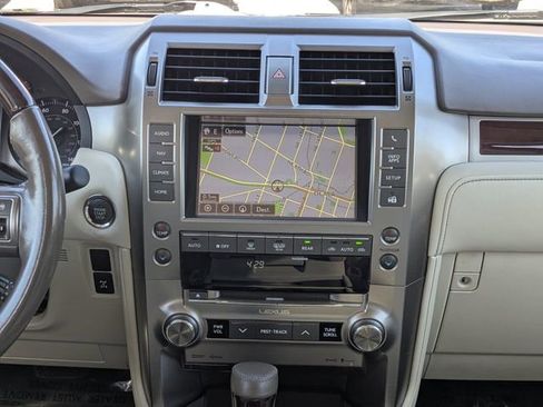 Used 2018 Lexus GX 460 Premium w/ Premium Package image 16