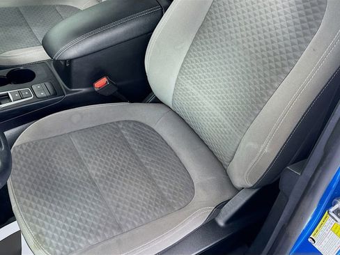 Used 2020 Ford Escape SE image 18