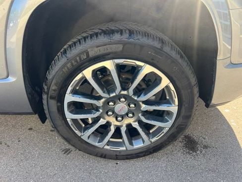 Used 2020 GMC Acadia Denali w/ Technology Package FWD image 9