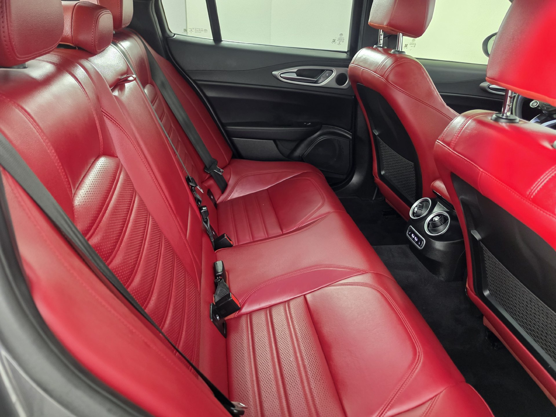 Used 2024 Alfa Romeo Giulia Ti w/ Performance Driving Package RWD image 31