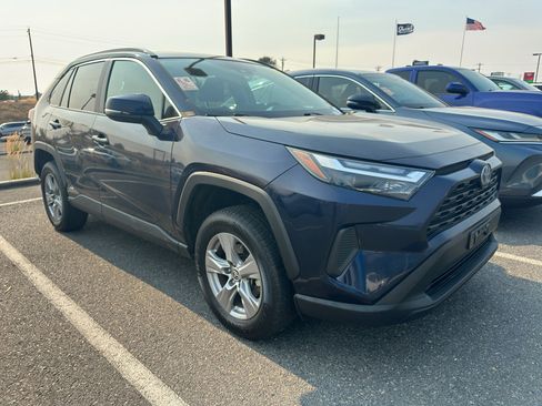 Used 2022 Toyota RAV4 XLE AWD/4WD image 1