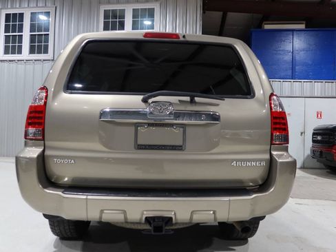 Used 2008 Toyota 4Runner SR5 w/ SR5 Extra Value Pkg 1 RWD image 4