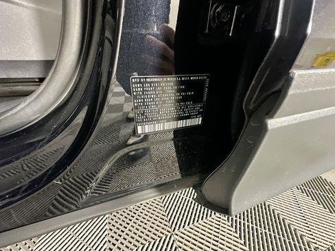 Used 2022 Volkswagen Tiguan SE image 12