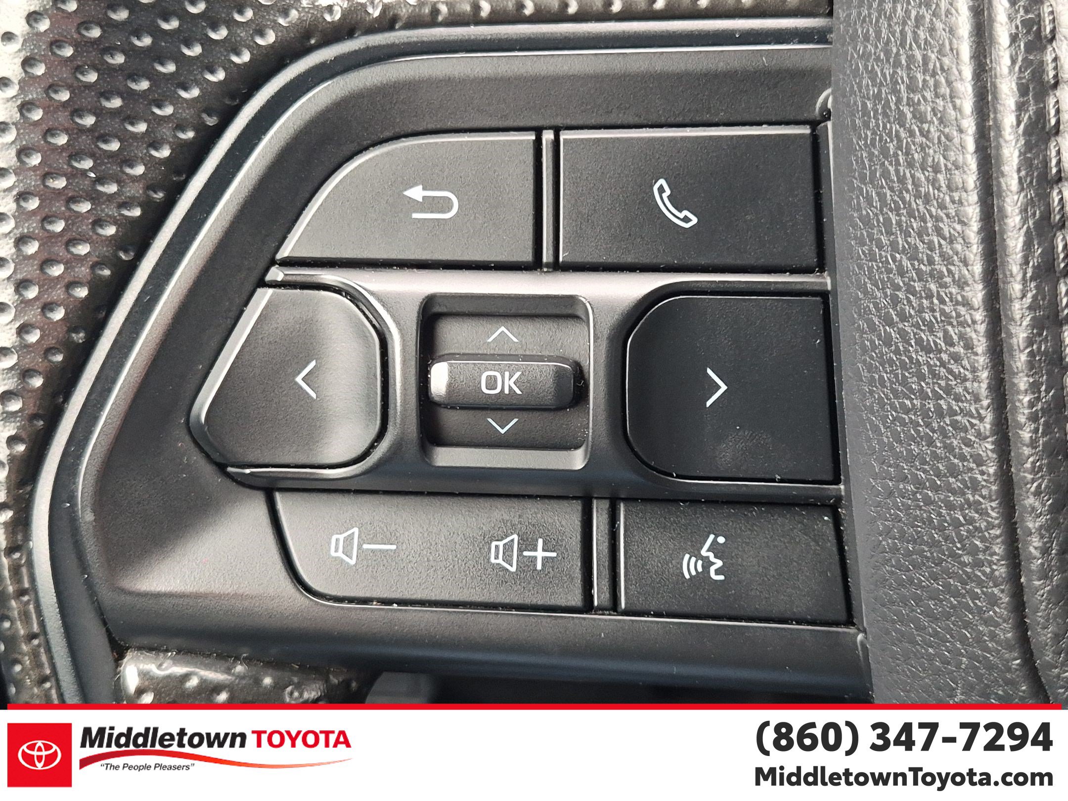 Used 2025 Toyota Tacoma SR5 AWD/4WD image 19