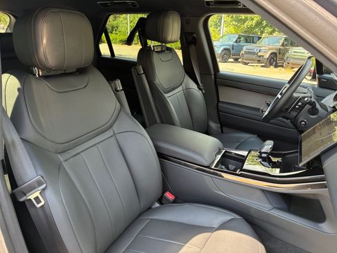Used 2025 Land Rover Range Rover Sport SE AWD/4WD image 28