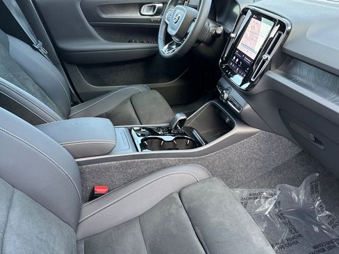 Used 2023 Volvo XC40 Recharge Ultimate AWD/4WD image 17