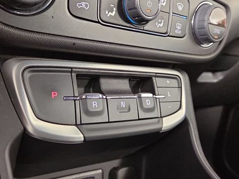 Used 2024 GMC Terrain SLT AWD/4WD image 20