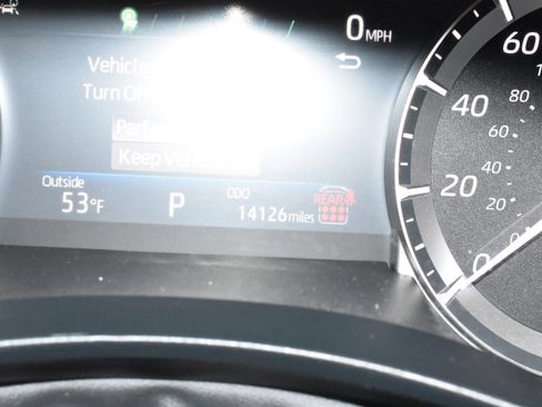 Used 2025 Toyota Highlander XLE FWD image 35