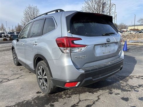 Used 2022 Subaru Forester Limited w/ Popular Package #3 image 9
