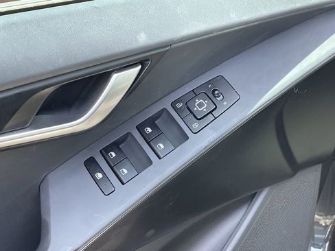 Certified 2025 Kia Niro LX FWD image 11