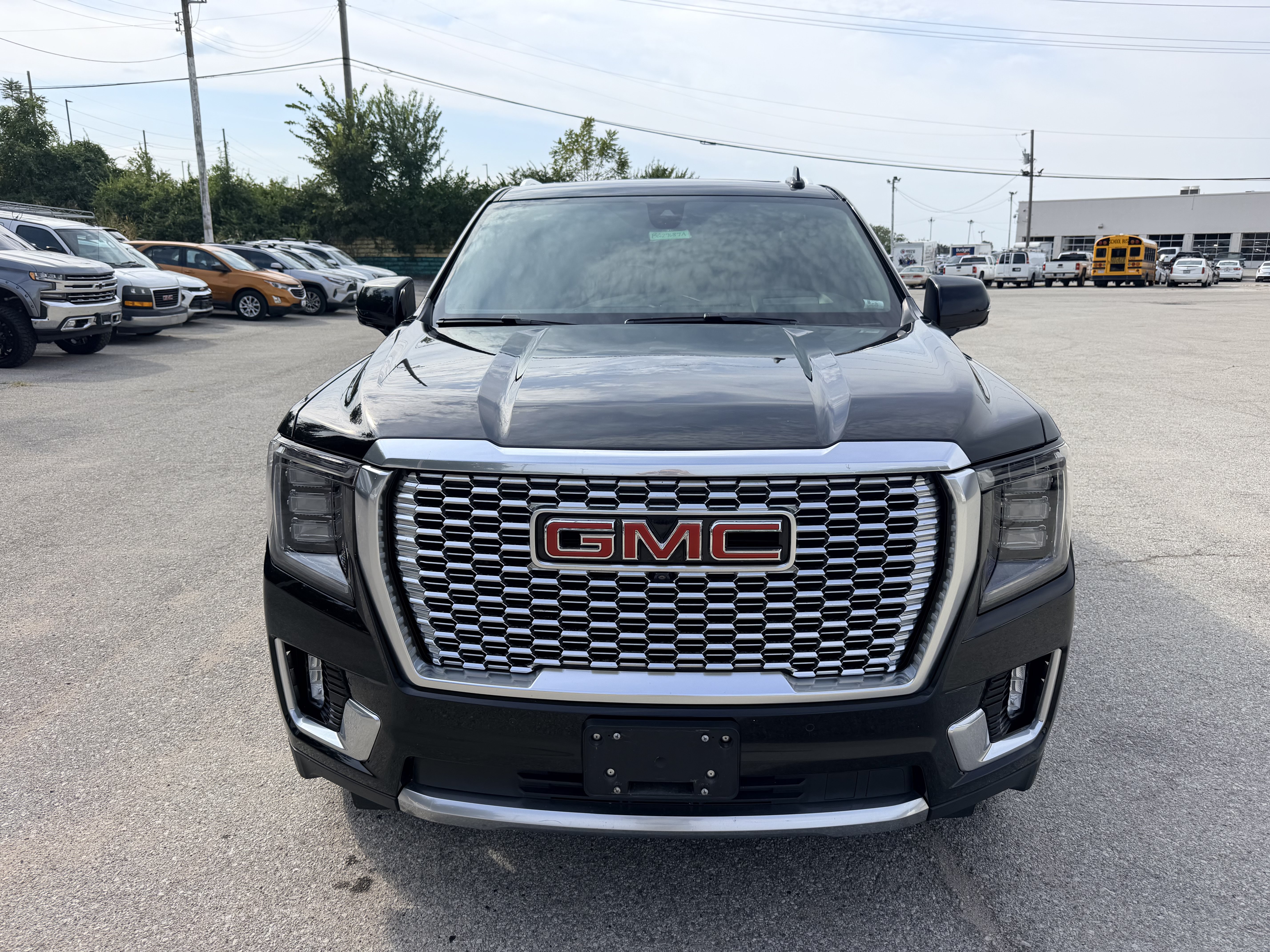 Used 2022 GMC Yukon Denali AWD/4WD image 2