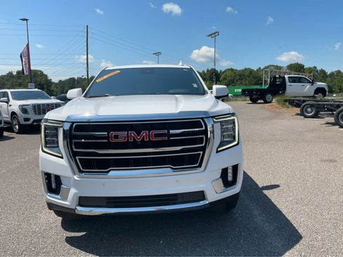 Used 2023 GMC Yukon SLT w/ SLT Premium Package AWD/4WD image 2