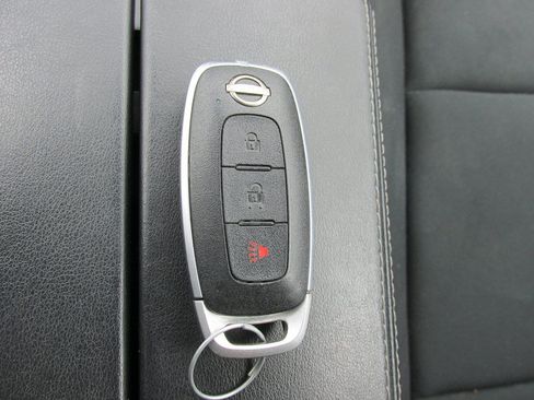 Used 2023 Nissan Rogue S AWD/4WD image 16