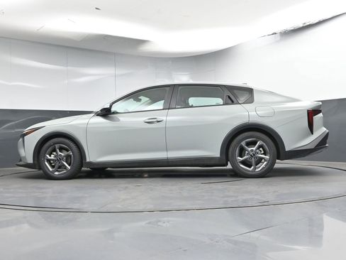 Used 2025 Kia K4 LXS image 24