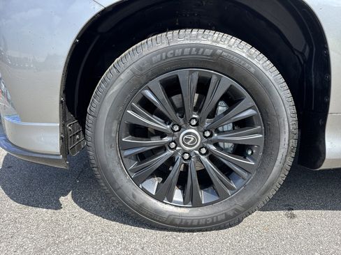 Used 2023 Lexus GX 460 Premium w/ Accessory Package AWD/4WD image 13
