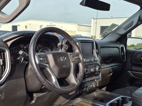 Used 2022 Chevrolet Silverado 1500 LT Trail Boss w/ Convenience Package II AWD/4WD image 9