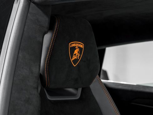 Used 2024 Lamborghini Urus Performante AWD/4WD image 41