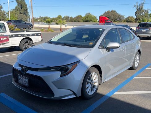 Used 2021 Toyota Corolla LE w/ LE Convenience Package FWD image 3