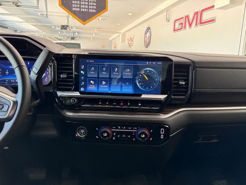 Certified 2023 Chevrolet Silverado 1500 RST AWD/4WD image 19