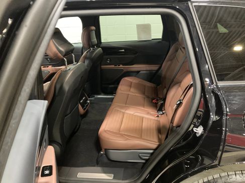 Used 2026 Lincoln Nautilus Reserve w/ Jet Appearance Package AWD/4WD image 15