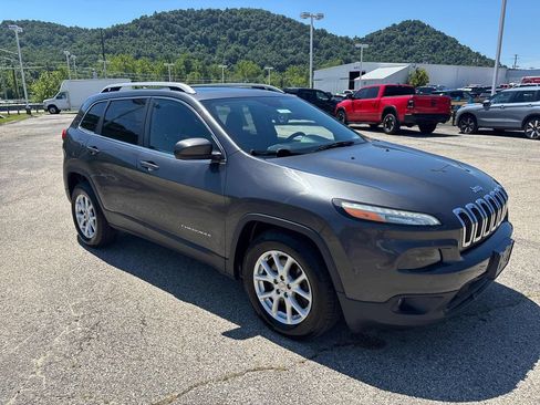 Used 2016 Jeep Cherokee Latitude w/ Comfort/Convenience Group AWD/4WD image 7