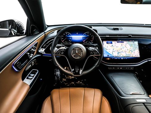 Used 2025 Mercedes-Benz E 350 Sedan image 5