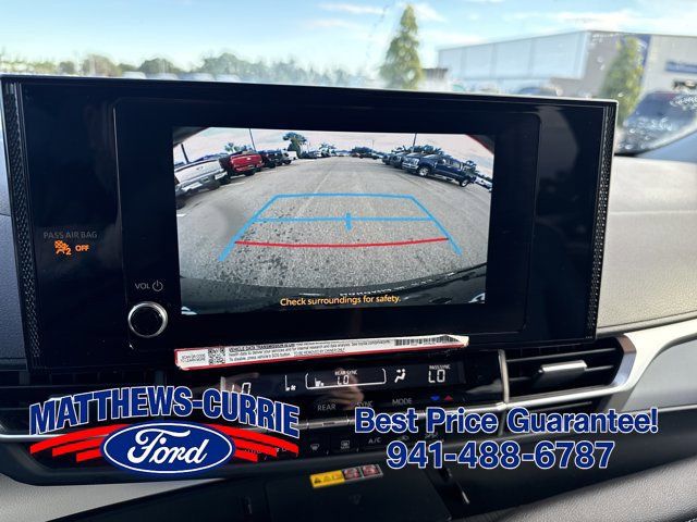 Used 2025 Toyota Sienna LE w/ LE Plus Package FWD image 17