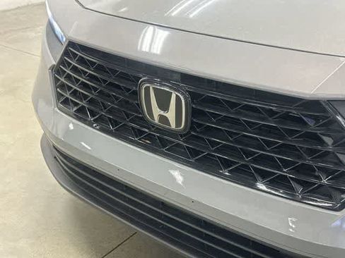 Used 2025 Honda Accord SE image 29
