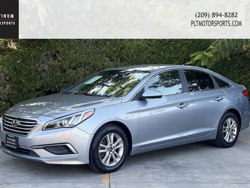 Used 2017 Hyundai Sonata SE image 1