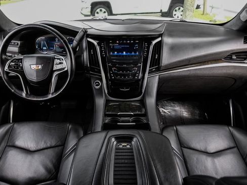 Used 2020 Cadillac Escalade ESV Platinum image 11