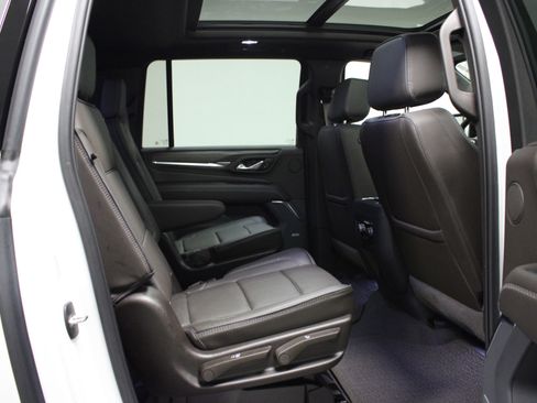 Used 2024 GMC Yukon XL Denali AWD/4WD image 16