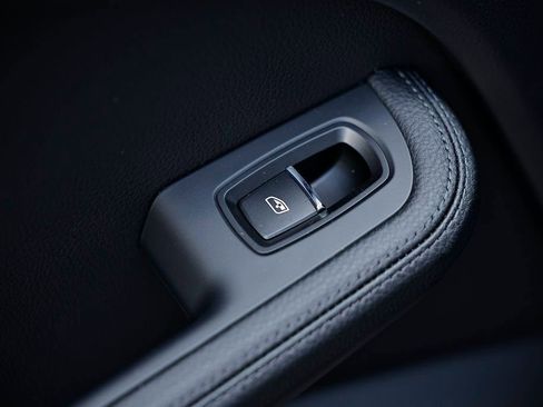 Certified 2026 Porsche Macan AWD/4WD image 29