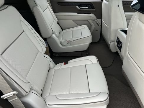 New 2026 GMC Yukon Denali w/ Denali Reserve Package AWD/4WD image 28