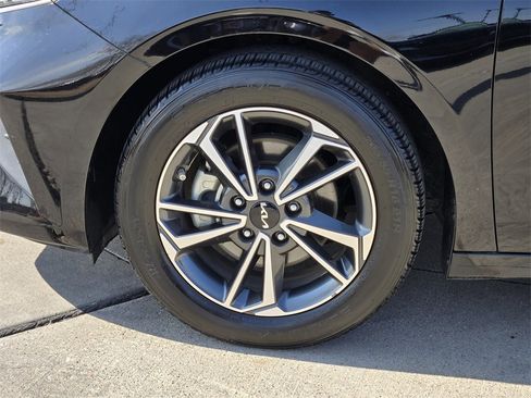 Certified 2022 Kia Forte LXS image 17