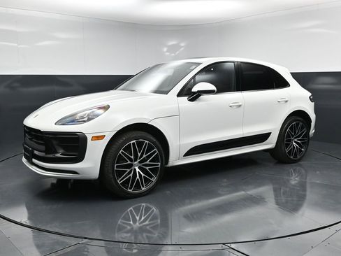 Used 2025 Porsche Macan AWD/4WD image 1