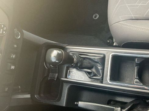 Used 2019 Toyota Tacoma TRD Sport AWD/4WD image 17