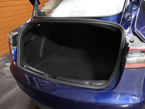Used 2022 Tesla Model 3 Standard Range image 57