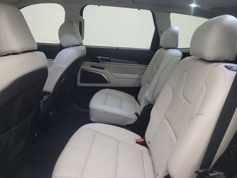 Used 2022 Kia Telluride SX w/ Towing Package FWD image 18