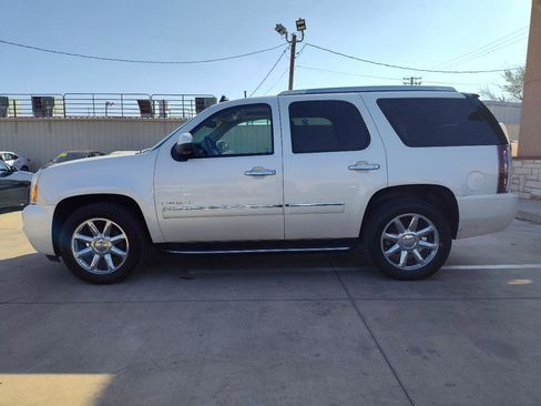 Used 2011 GMC Yukon Denali image 7