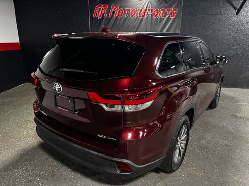Used 2017 Toyota Highlander XLE AWD/4WD image 5
