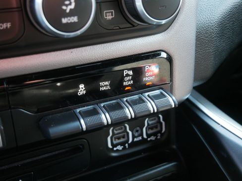 Used 2019 RAM 1500 Big Horn AWD/4WD image 34
