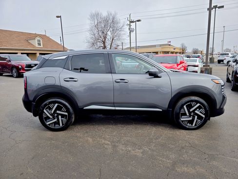 Used 2025 Nissan Kicks SV FWD image 21