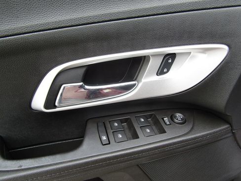 Used 2017 Chevrolet Equinox LT w/ Convenience Package image 19